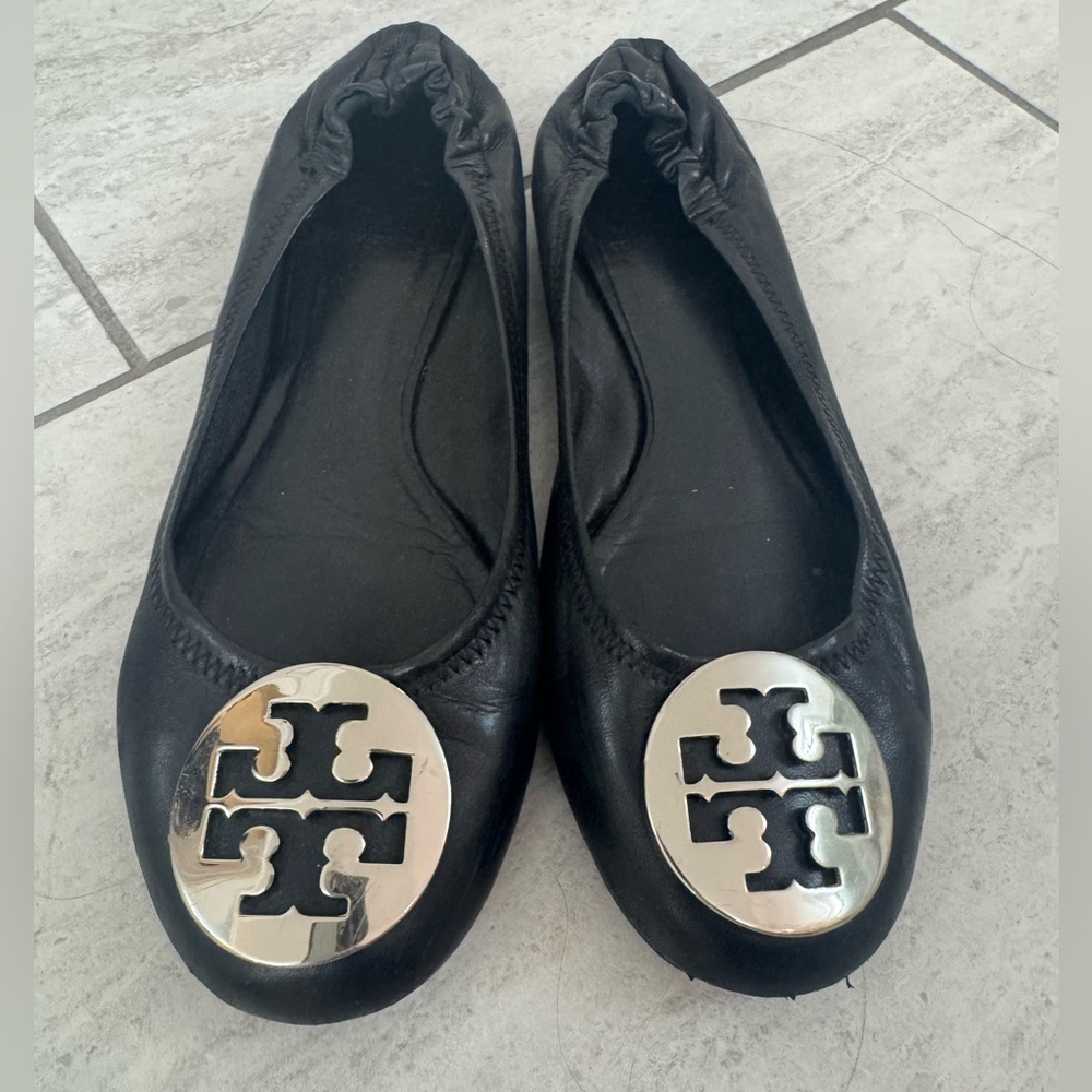 Tory Burch Reva Ballet Flat Black Leather with silver Emblem size 7.